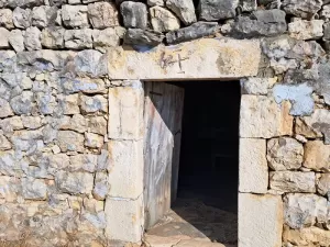 Old House for Sale Behdaidat Jbeil Housing 2 Floor Area 200Sqm & Land Area 2000Sqm