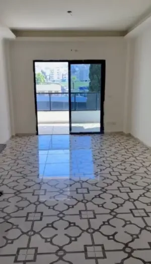 شقة مع تراس في حي البراد وسط صيدا للبيع