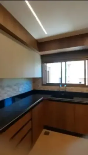 شقة مميزة في عبرا قرب مسجد سيدنا حمزة للبيع