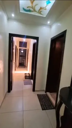 شقة مميزة مع ديكورات في منطقة الوسطاني (البستان الكبير) قريبة من الكورنيش البحري