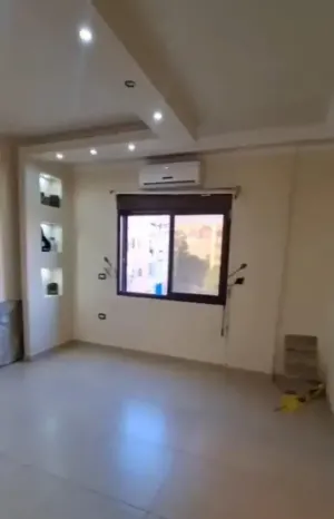 شقة مميزة مع ديكورات في منطقة الوسطاني (البستان الكبير) قريبة من الكورنيش البحري