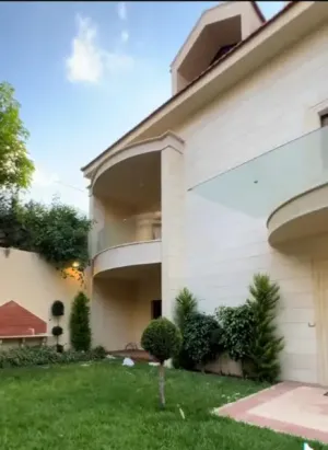 فيلا فخمة ومميزة مفروشة مع حديقة كبيرة في مجدليون (صيدا) بسعر مميز للبيع