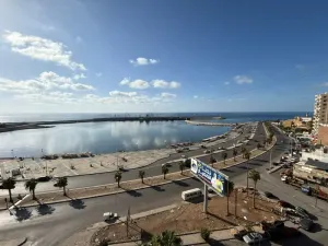 شقة على الكورنيش البحري في صيدا كاشفه للمدينة بمطل خيالي شقة على الكورنيش البحري في صيدا كاشفه للمدينة بمطل خيالي