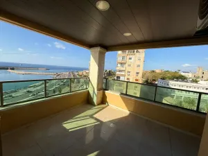 شقة على الكورنيش البحري في صيدا كاشفه للمدينة بمطل خيالي شقة على الكورنيش البحري في صيدا كاشفه للمدينة بمطل خيالي