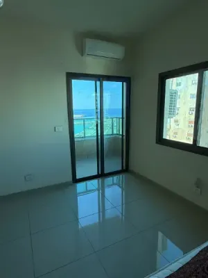 شقة على الكورنيش البحري في صيدا كاشفه للمدينة بمطل خيالي شقة على الكورنيش البحري في صيدا كاشفه للمدينة بمطل خيالي