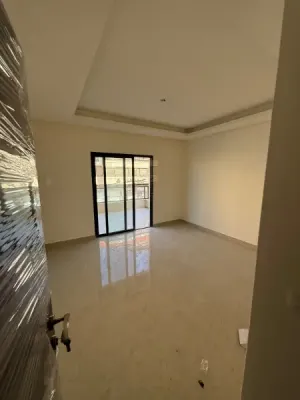 شقة فخمة 200م مع تراس في البستان الكبير وسط صيدا للبيع