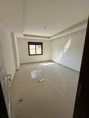 شقة فخمة 200م مع تراس في البستان الكبير وسط صيدا للبيع