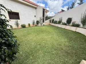 فيلا مع مسبح في منطقة هادئة في مجدليون على أرض 900م