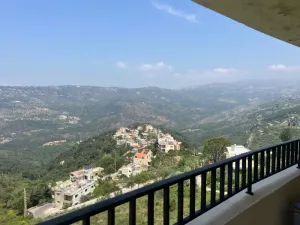 بناية في راس الحرف في بحمدون مع إطلالة رائعة  للبيع بسعر منافس