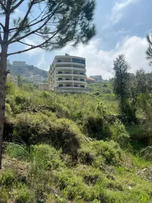 بناية في راس الحرف في بحمدون مع إطلالة رائعة  للبيع بسعر منافس