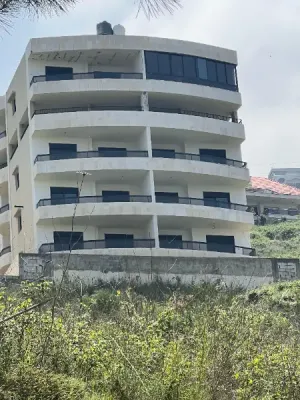 بناية في راس الحرف في بحمدون مع إطلالة رائعة  للبيع بسعر منافس