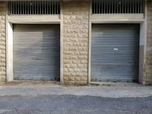 بناية لقطة نصف مفروشة جاهزة للسكن من ٤ طوابق مع ٤ محلات للبيع في بحمدون المحطة السياحية