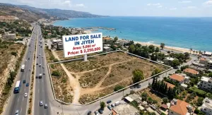 أرض مميزة على أتوتستراد الجية باتجاه الطلعة على الجنوب للبيع